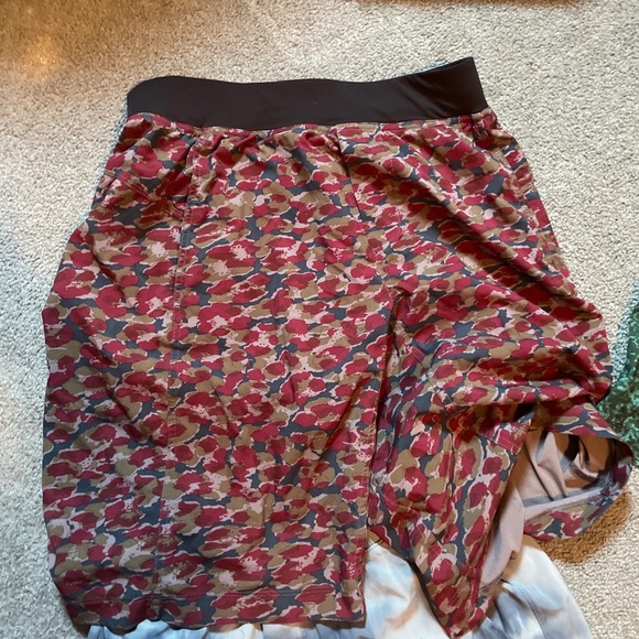 Lululemon Gym shorts 9" - Picture 5 of 10